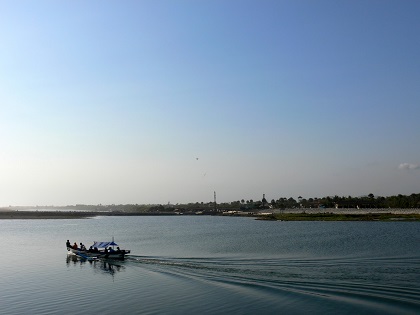 Menyusuri Pantai Glagah Nan Megah