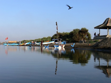 Menyusuri Pantai Glagah Nan Megah