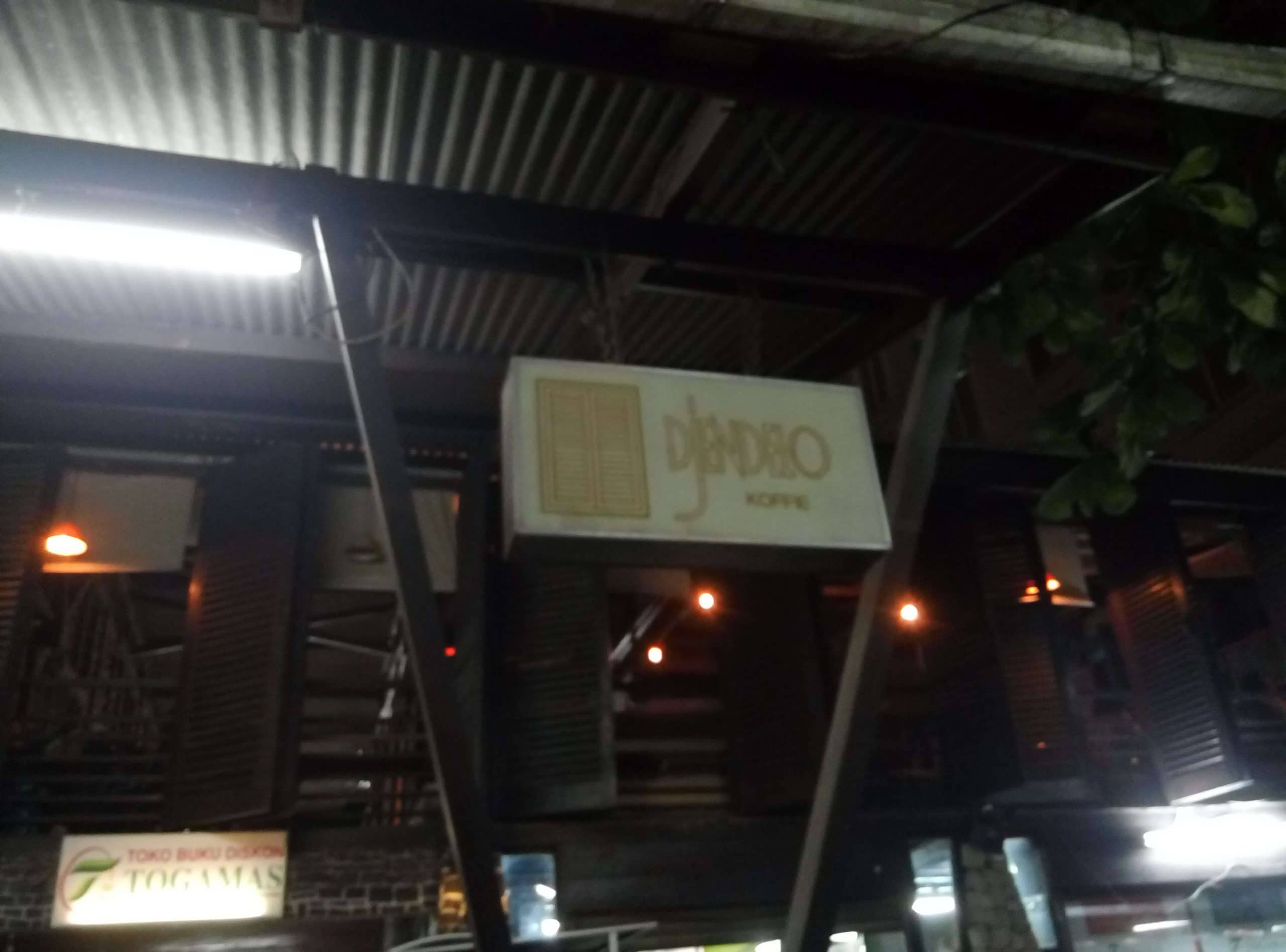 Djendelo Cafe, Tempat Nongkrong di Jogja Yang Asyik