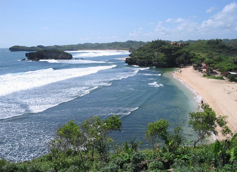 Eksotisme Sejarah Geologi Ala Pantai Sundak Wonosari