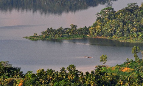 Kecantikan Waduk Sermo Dibalik Perbukitan Menoreh