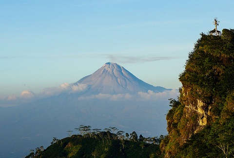 Puncak Suroloyo Wisata Jogja Sarat Sejarah Dan Legenda