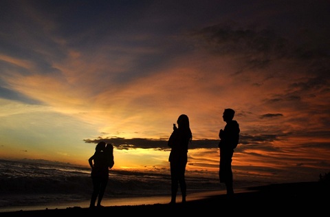 Wisata Pantai Asri Ala Pantai Kuwaru, Yogyakarta