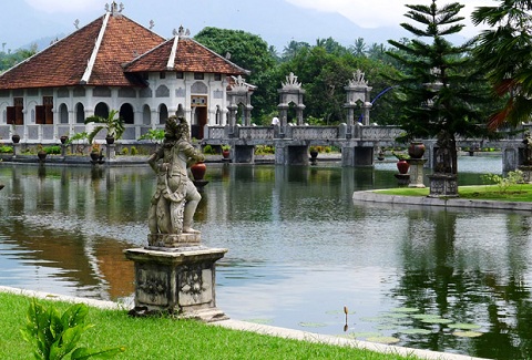 Taman Ujung Soekasada, Istana Taman Air Yang Mempesona