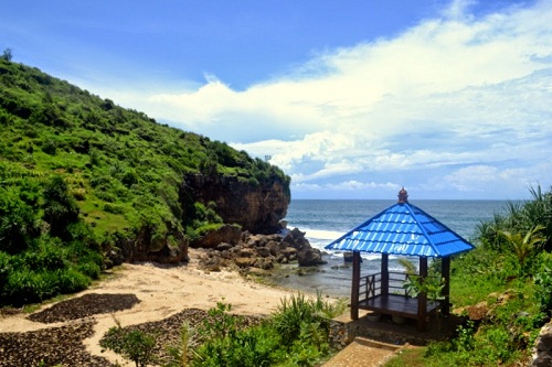 Pantai Ngedan, Wisata Pantai Terbaru Dari Bibir Pantai Gunung Kidul