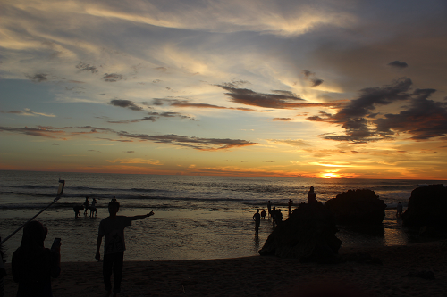 Puncak Kosakora serta Pantai Ngrumput Sebuah Kombinasi Yang Wajib Dikunjungi