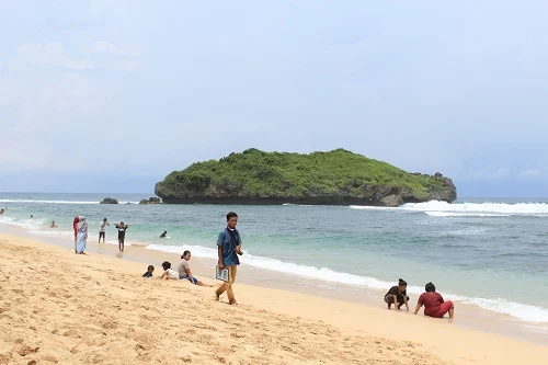 Inilah Pantai Sadranan Gunung Kidul, Buat Yang Suka Snorkeling