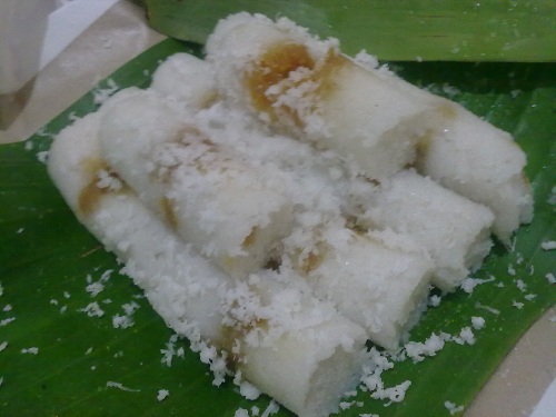 Nostalgia Dengan Kue Putu Yang Tak Lekang Oleh Waktu