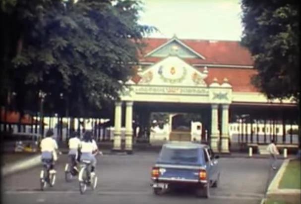 Jogja Tempo Dulu: 1981 Liburan Wisatawan Asal Jerman dari Jakarta ke Yogyakarta