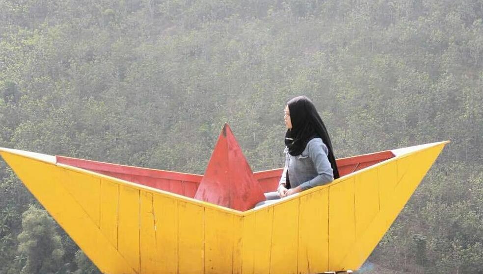 Bukit Panguk Kediwung Dlingo: Berimajinasi Terbang Diatas Awan dan Membawa Kita