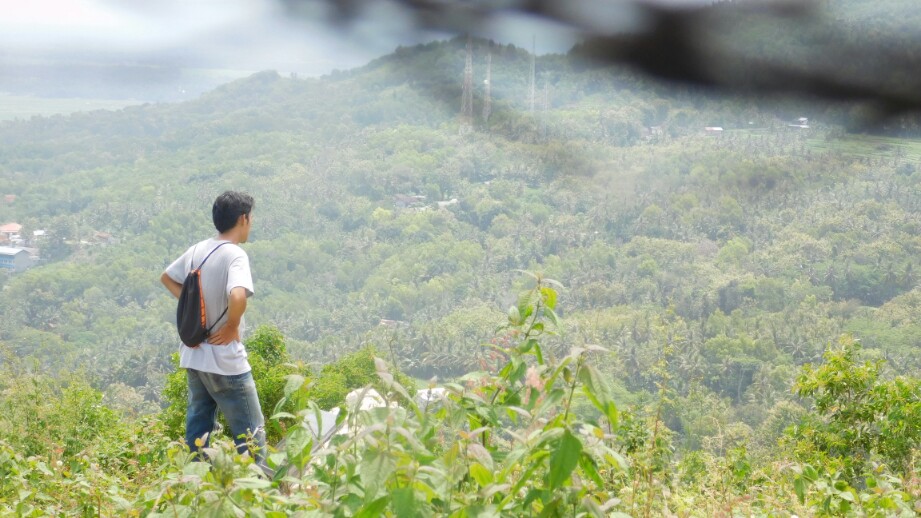 Bukit Paralayang Parangtritis: Aku Menunggu Dengan Sabar Diatas Sini