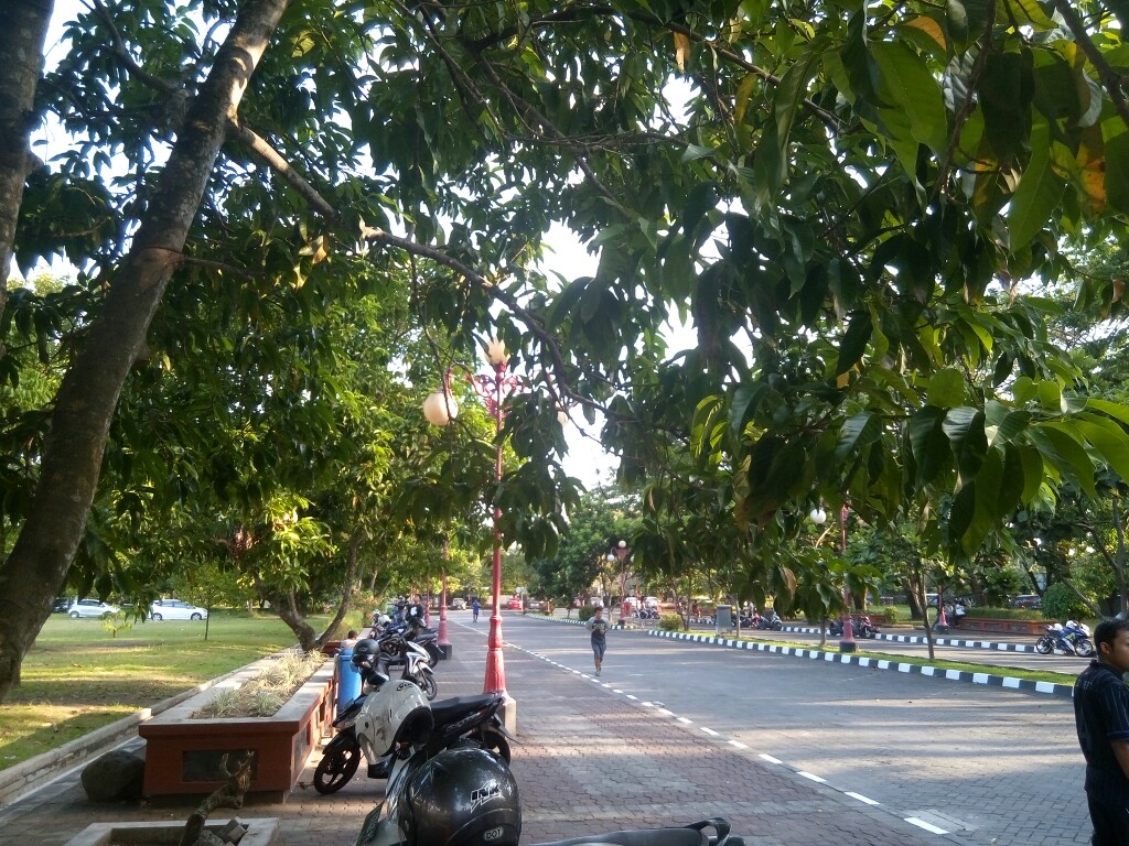 (Ask) Jogging di Grha Sabha Pramana, Enaknya Pagi atau Sore ya?