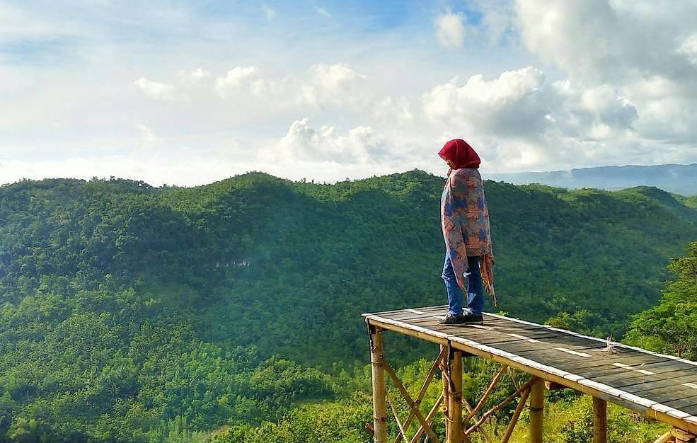 Tebing Watu Mabur: Membuat Kita Terpaku Menatap Langit dan Menikmati Segarnya