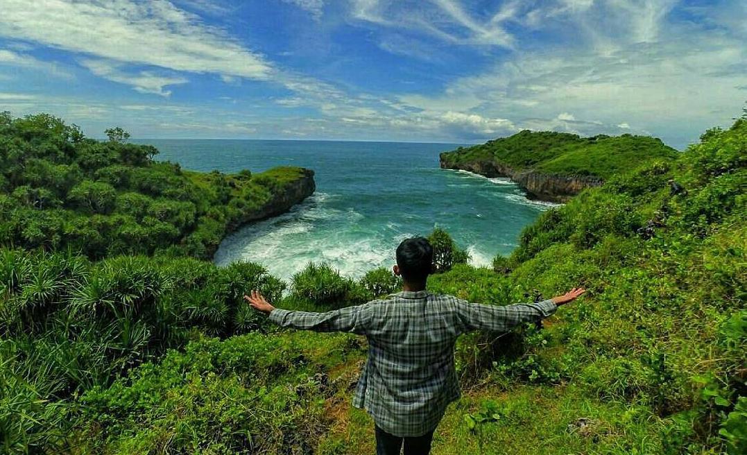 Pantai Sinden: Salah Satu Pesona Pantai Gunung Kidul Yang Wajib Dikunjungi - Keren Banget