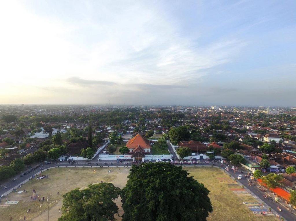 Alkid Jogja Alun-alun Kidul Kraton Yogyakarta Yang Terbagi Zona Waktu
