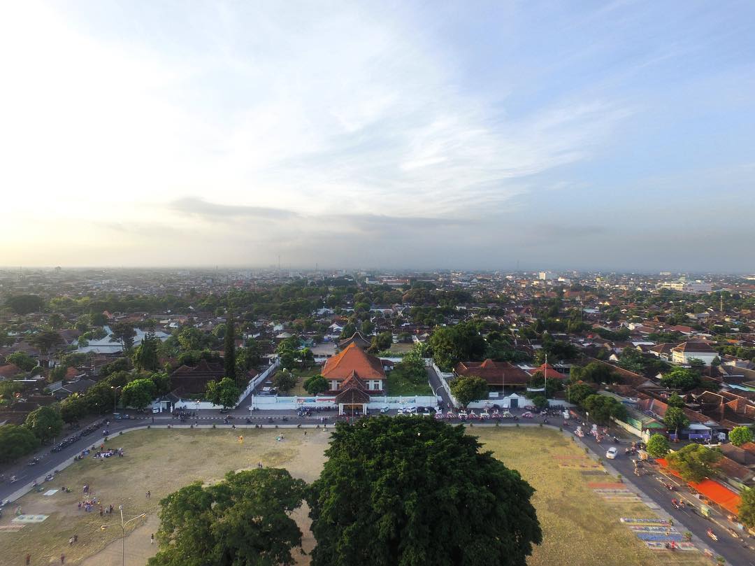 Alkid Jogja Alun-alun Kidul Kraton Yogyakarta Yang Terbagi Zona Waktu