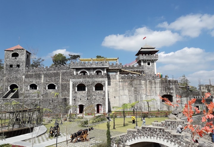 The Lost World Castle Cangkringan: Berasa Lagi Main ke Benteng Takeshi