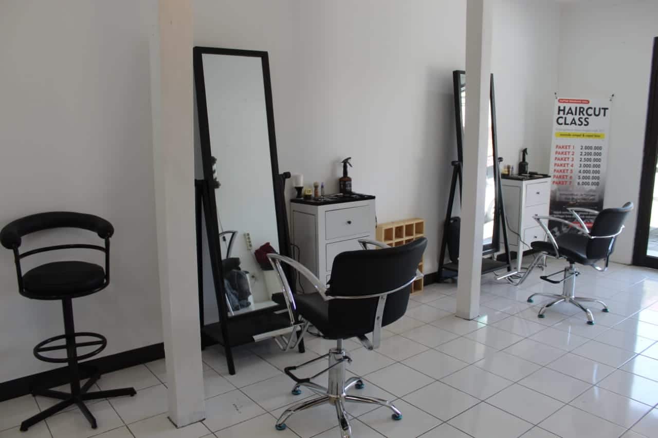  Kursus Potong Rambut Jogja  Fringe Barberschool Langsung 