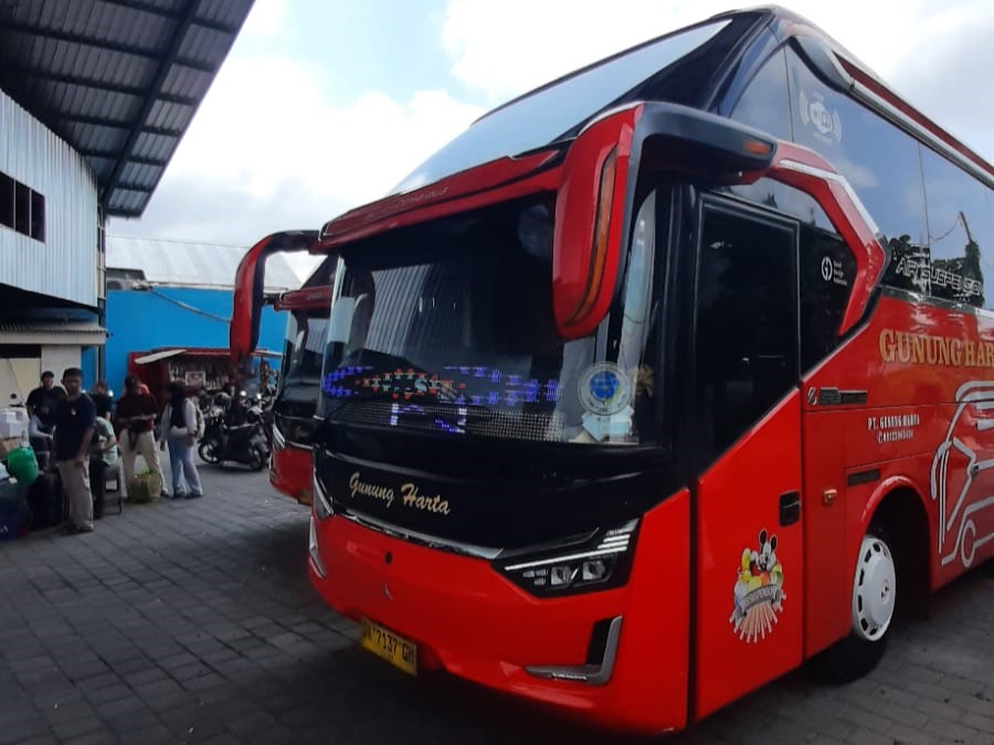 Pengalaman Naik Bus Gunung Harta Suite Combi Denpasar - Yogyakarta